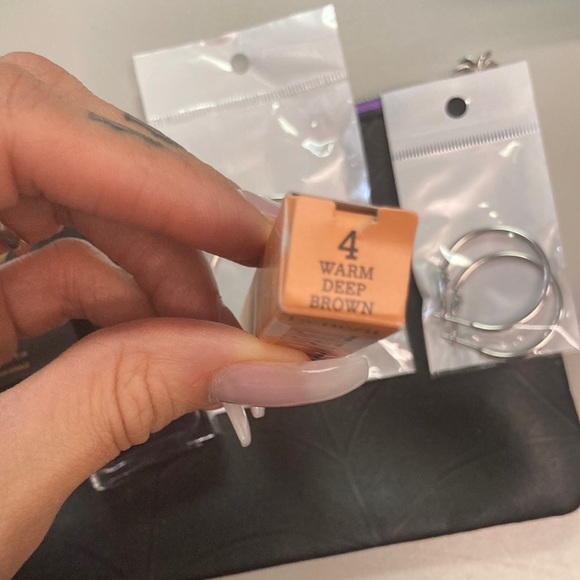 Makeup bundle - Picture 2 of 4